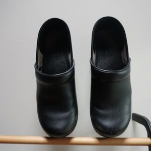 Black danskos